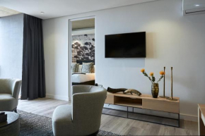 Stylish unit close to V&A Waterfront with wifi and parking